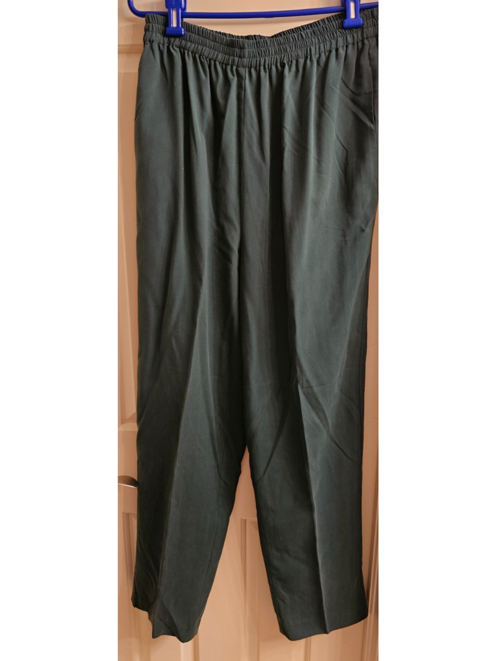 NWOT Orvis Pull On Pants Size M - all SIlk - has pockets! Dark Green
